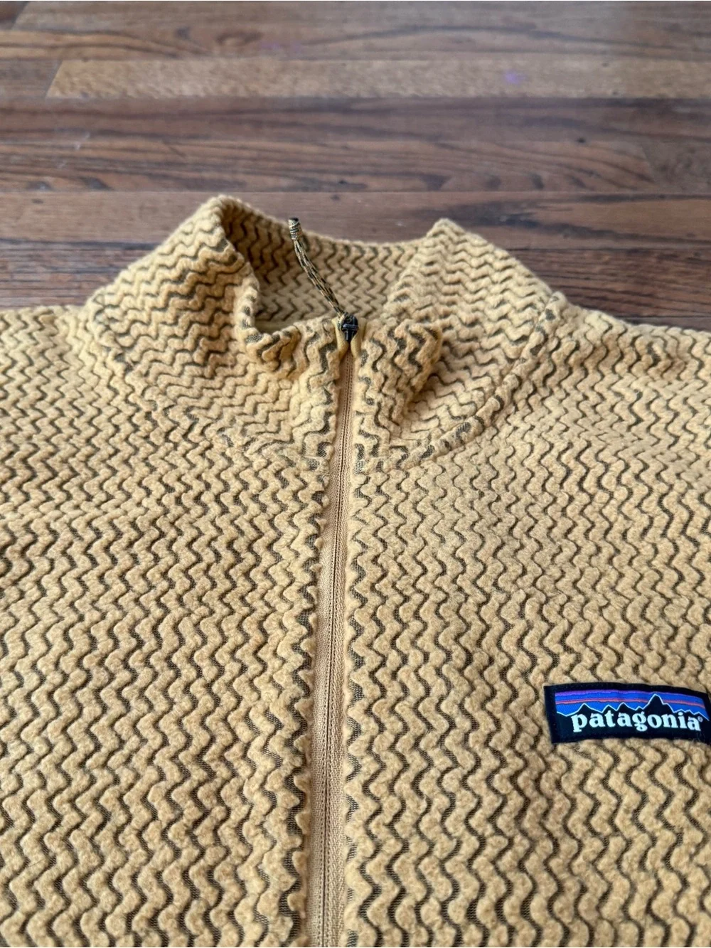 Patagonia R1 Air Quarter Zip Fleece Jacket Pufferfish Gold M EUC - Picture 3 of 7
